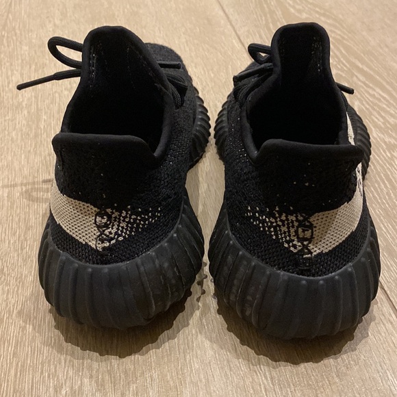 Adidas Yeezy Boost 350 V2 ‘Oreo’ sneakers, size 4.5 - Picture 5 of 10
